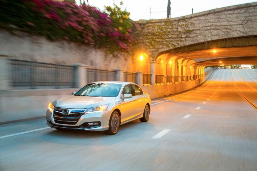  Honda Accord Plug-In Hybrid 2014 года  (фото 7 из 109)